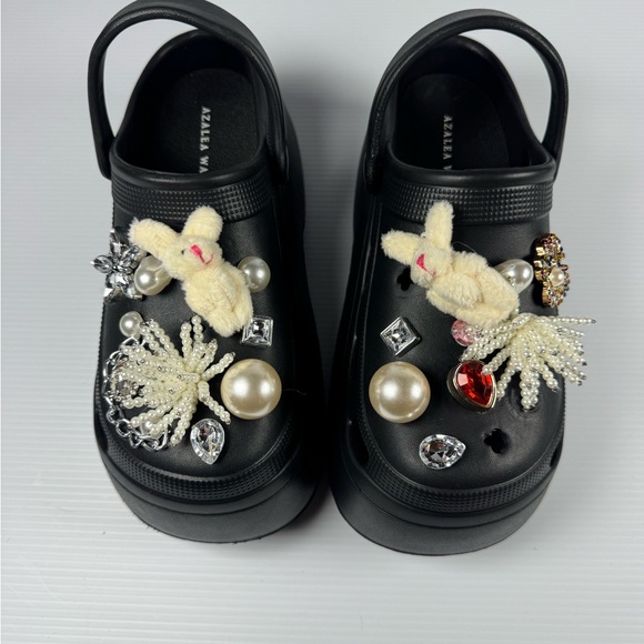 Azalea Wang Shoes - Azalea Wang Davies Black Platform Clogs Charm Decorated NIB